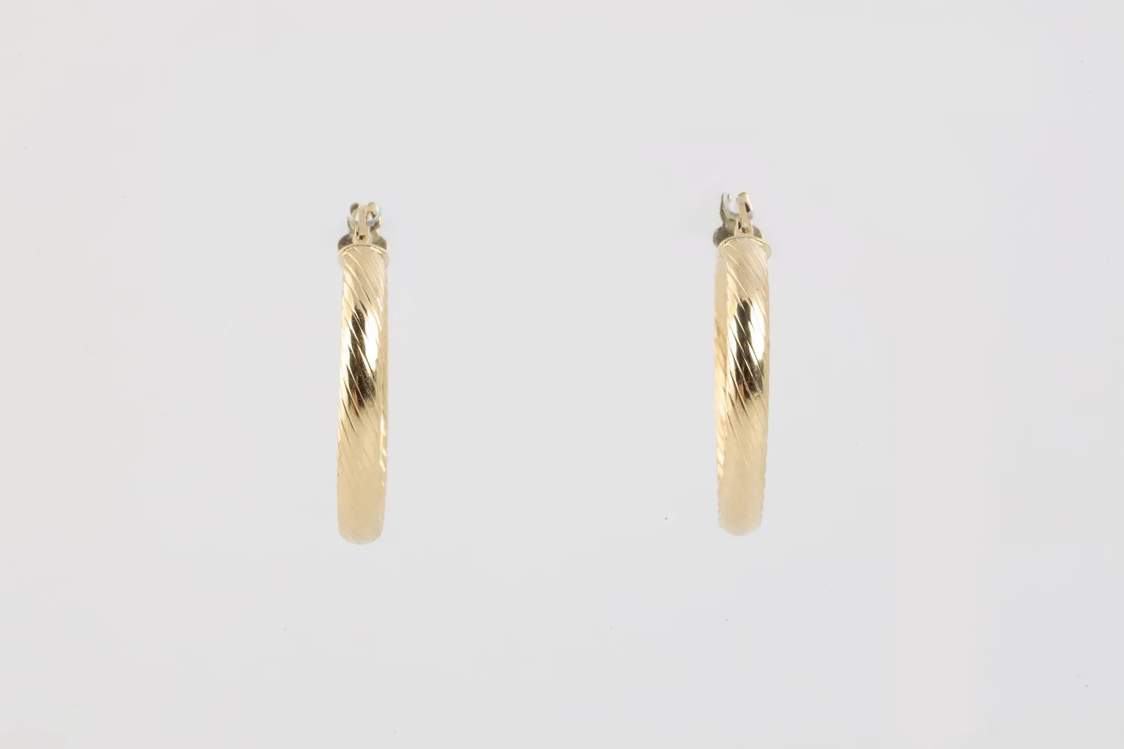 18k Yellow Gold Hoop Earrings (2.61g.)