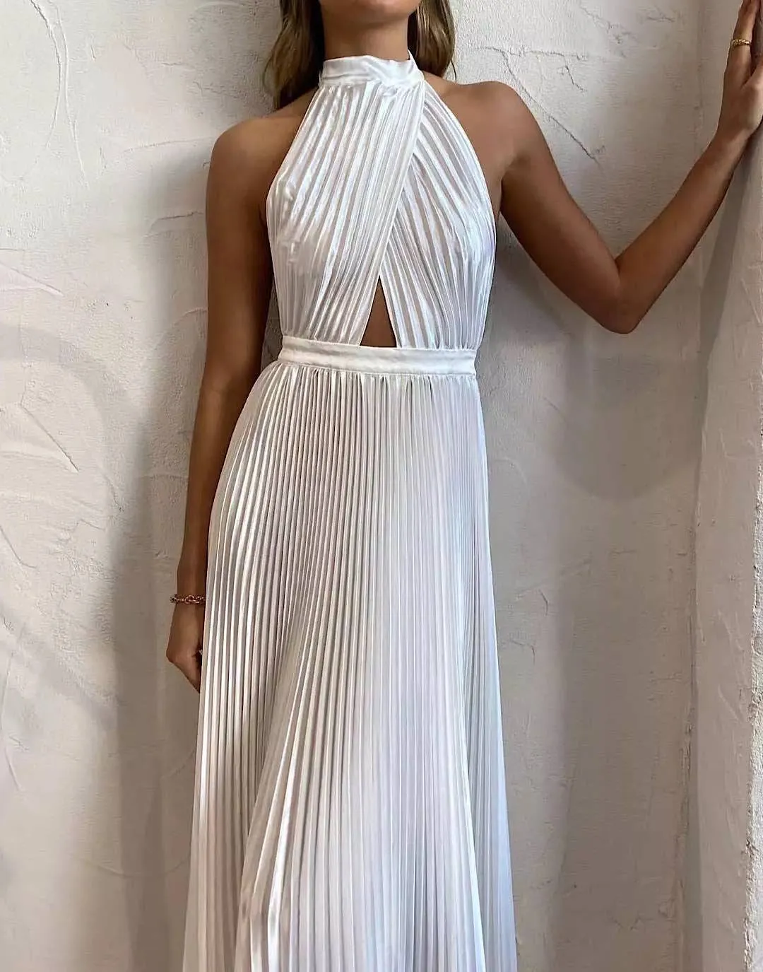 Backless Pleated Flowy Dress