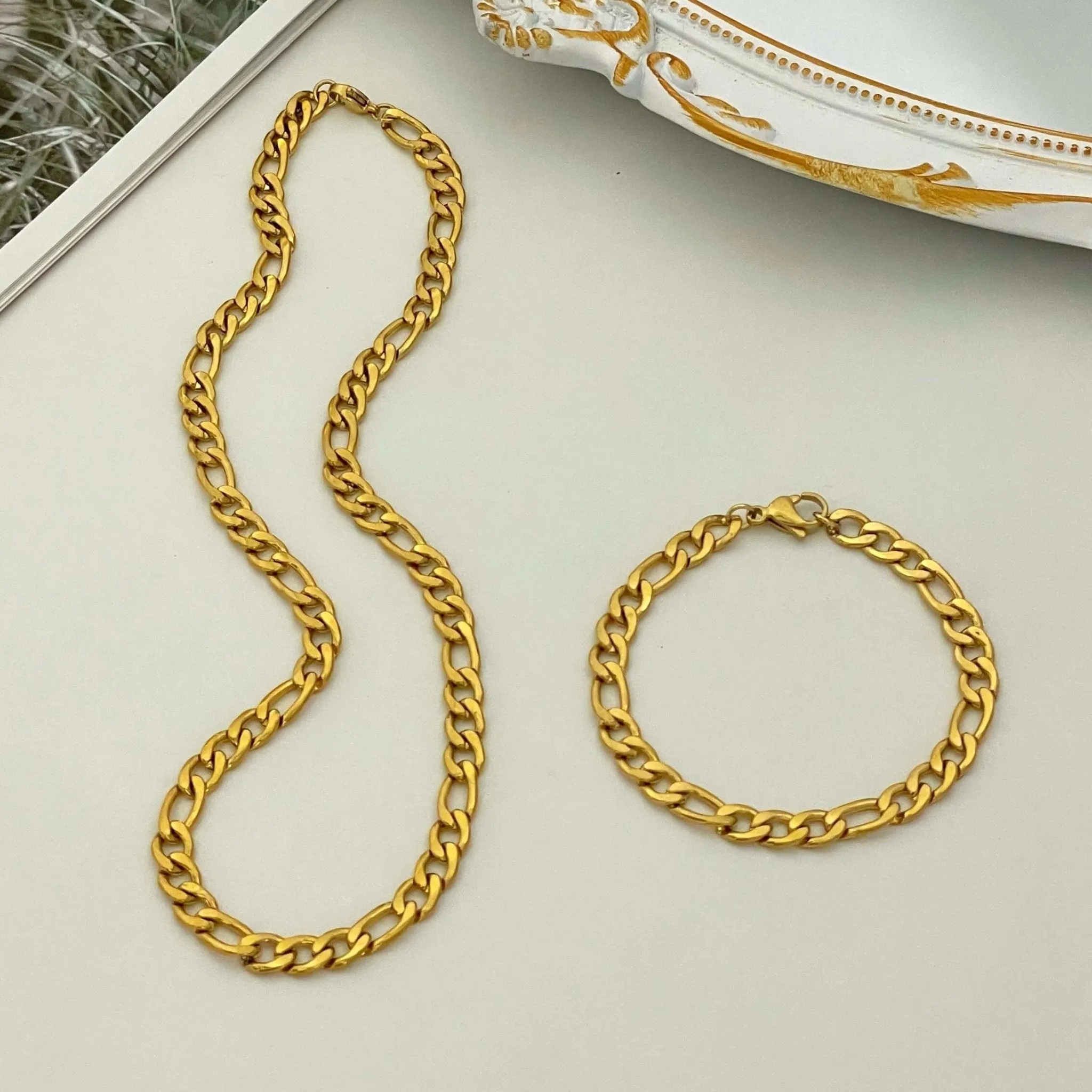 Figaro Chain Bracelet Gold