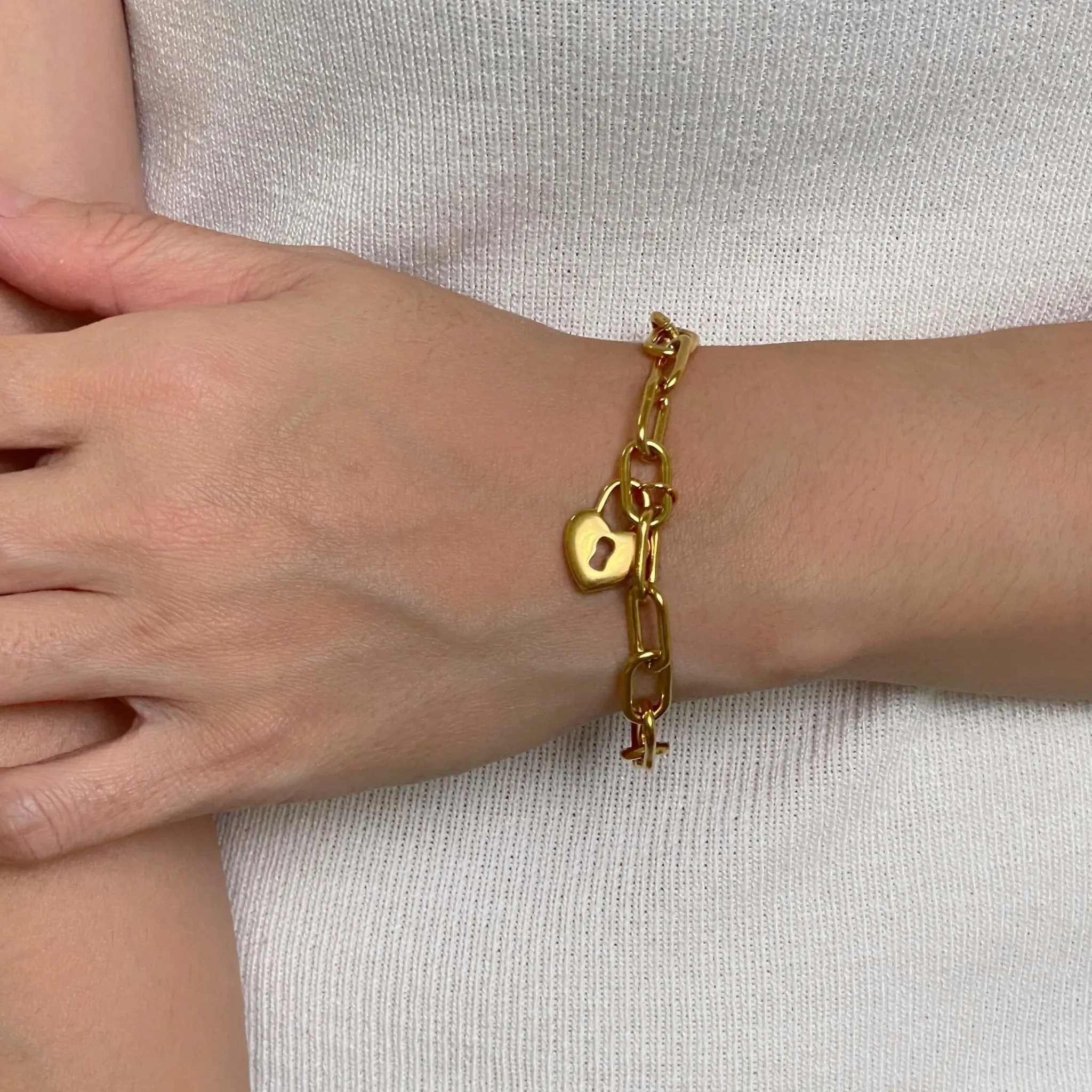 Love Oval Link Bracelet Gold