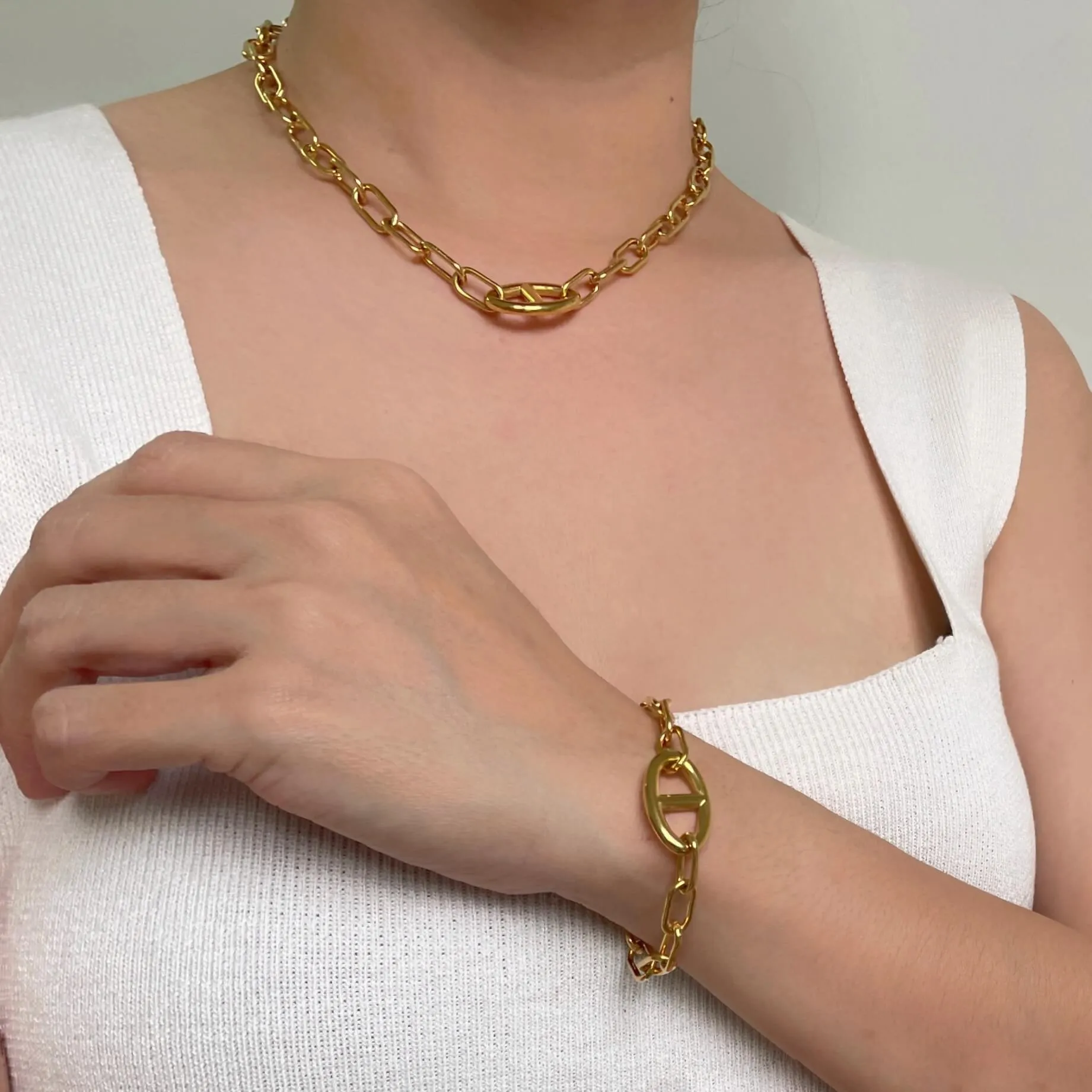 Modern Chunky Chain Bracelet Gold