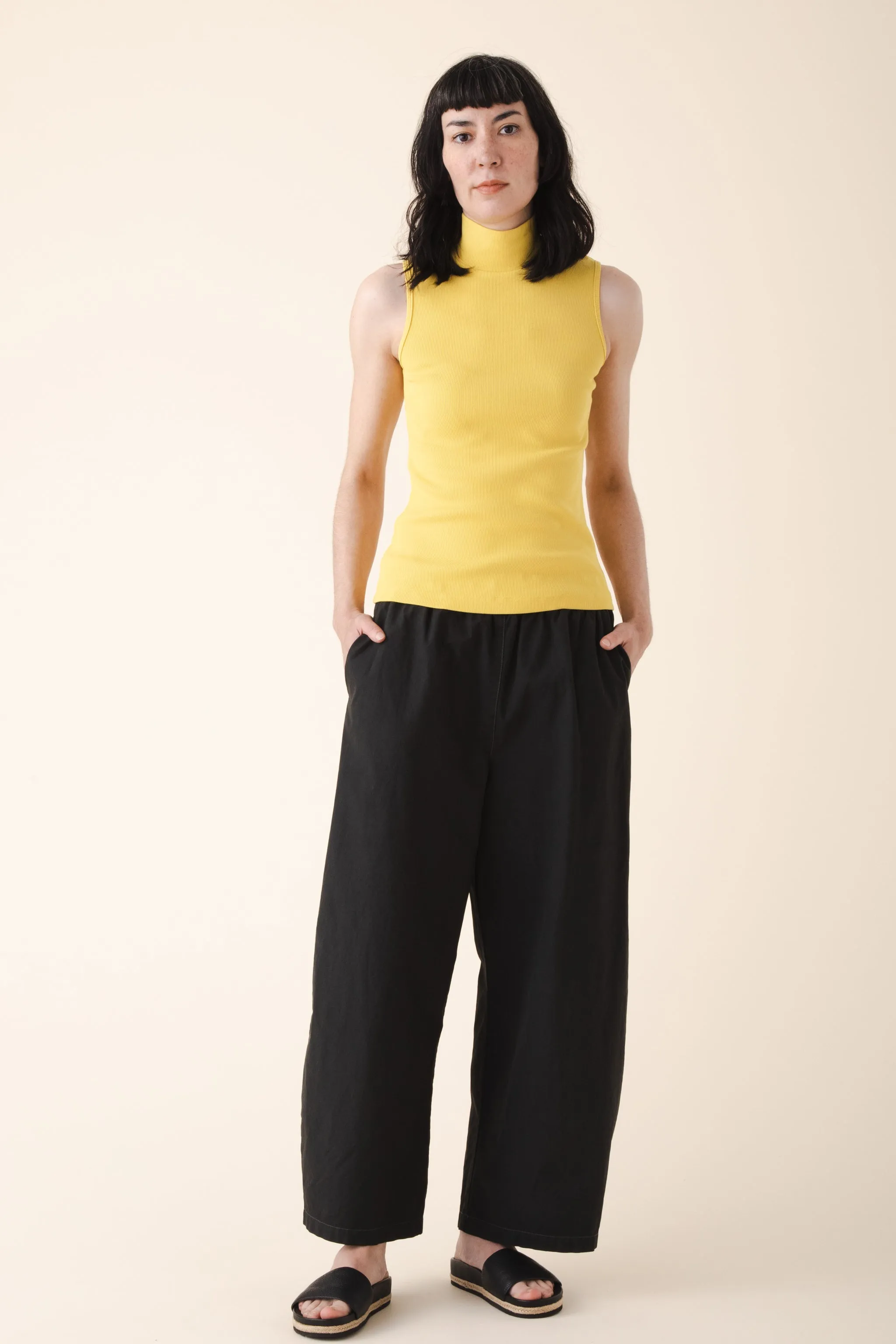 Sleeveless Mockneck in Taxi