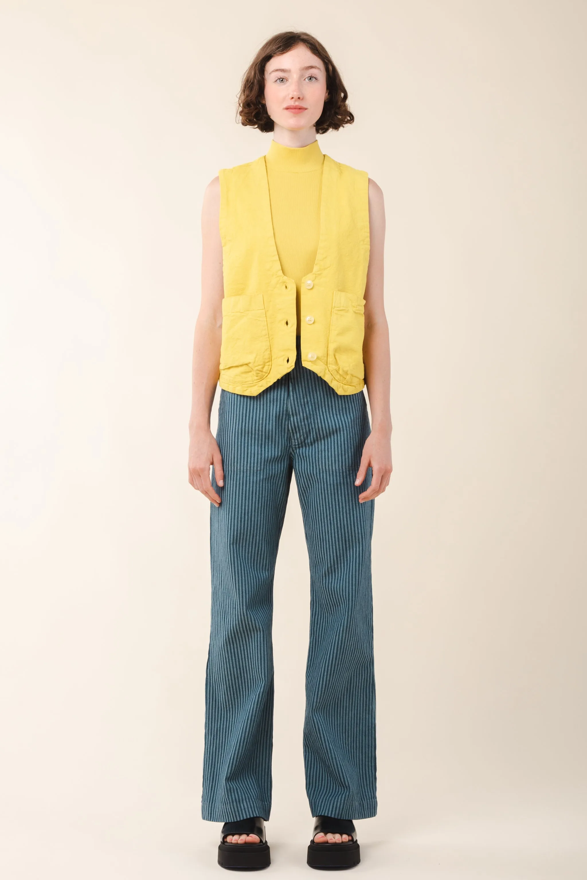 Sleeveless Mockneck in Taxi